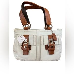🌸COACH Soho pocket tote.